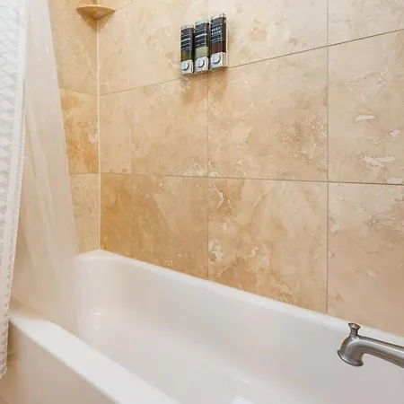 Casa Del Mar- King Bed - Patio -railyard - 3br Holiday home