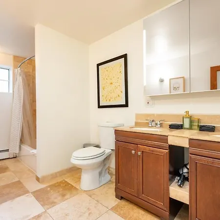 Holiday home Casa Del Mar- King Bed - Patio -railyard - 3br *