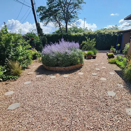 Casa Del Mar- King Bed - Patio -railyard - 3br Holiday home