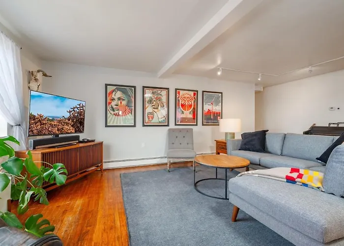 Casa Del Mar- King Bed - Patio -Railyard - 3Br