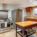 Casa Del Mar- King Bed - Patio -railyard - 3br Holiday home Santa Fe